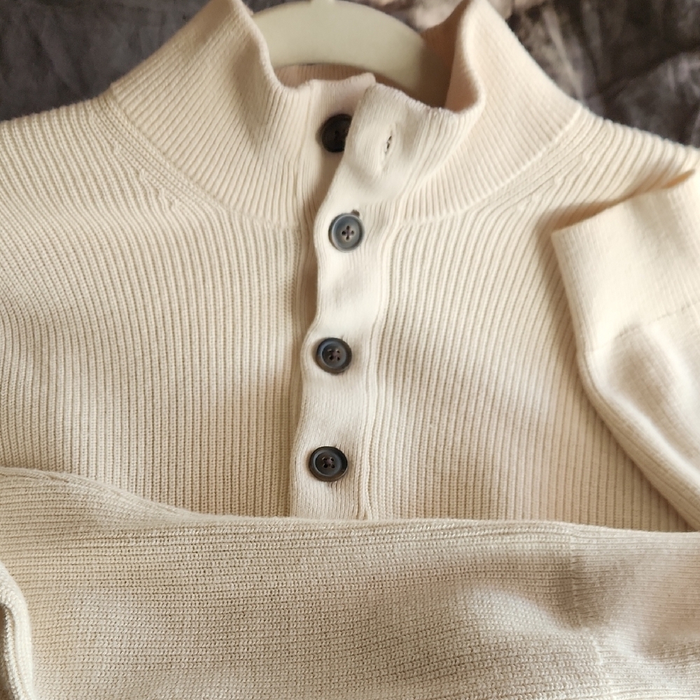 Banana Republic Cream Turtleneck Sweater EUC